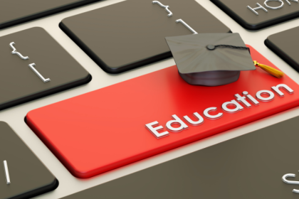 Gustavo Morceli analisa por que a inovação educacional não nasce pronta e como o erro se torna parte essencial do processo de aprendizagem e evolução pedagógica.