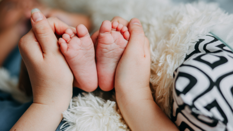 Bebê recebe alta após recuperação impressionante depois de ataque na Avenida Brasil