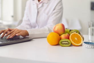 Nova regra para nutricionistas e inteligência artificial: o que muda na prática e por que isso redefine a confiança profissional na era digital