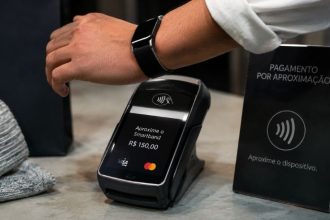 Wearables de pagamento: a fusão entre moda, tecnologia vestível e a evolução dos meios transacionais